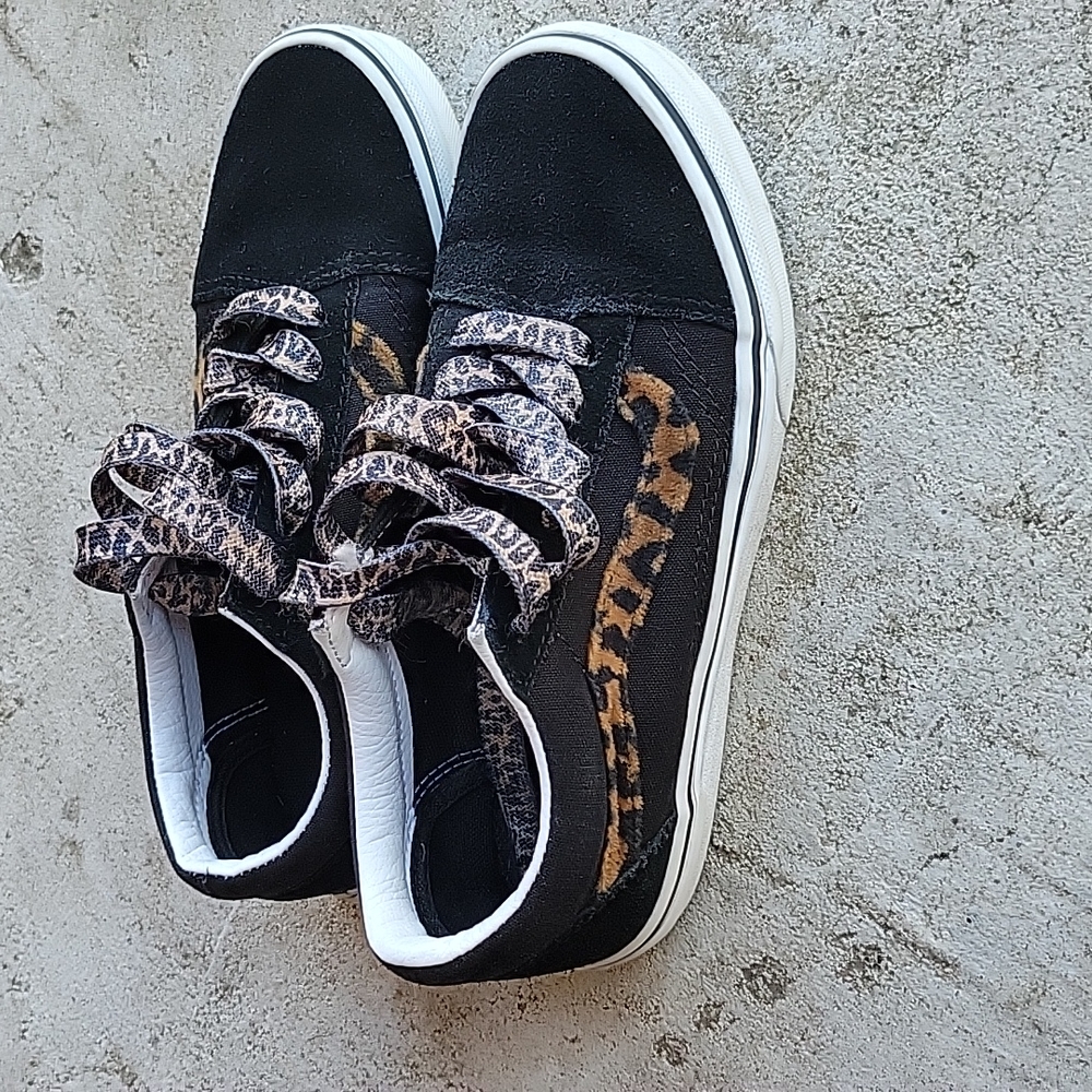 Girls black Vans with cheetah accent stripe and laces. Kids size 3